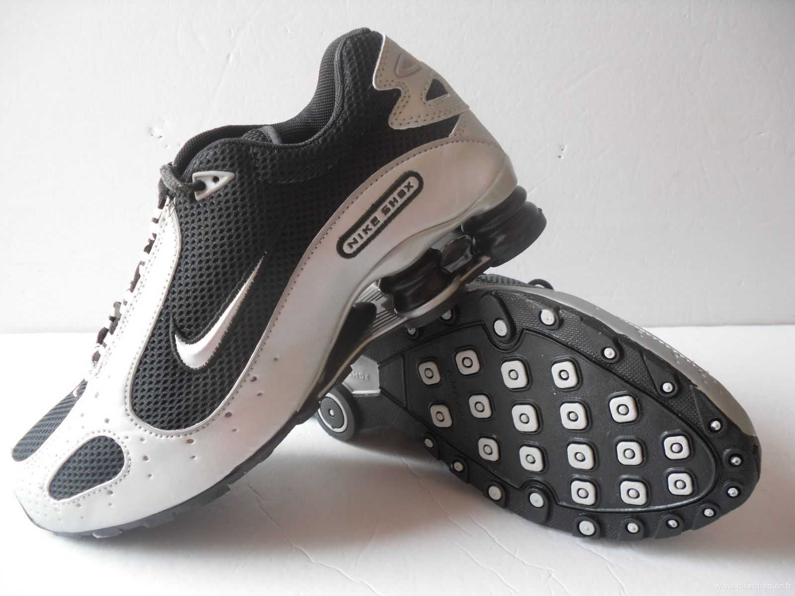 blanc et noir Nike Shox R4 Demon (1).JPG